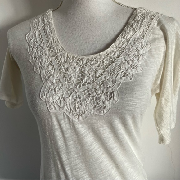 J. Crew • Ivory Off White Lace Appliqué Blouse - Picture 2 of 3